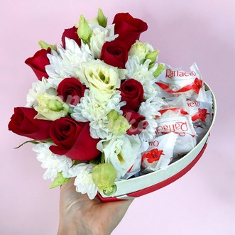 Комп. с Raffaello, розами и фрезией