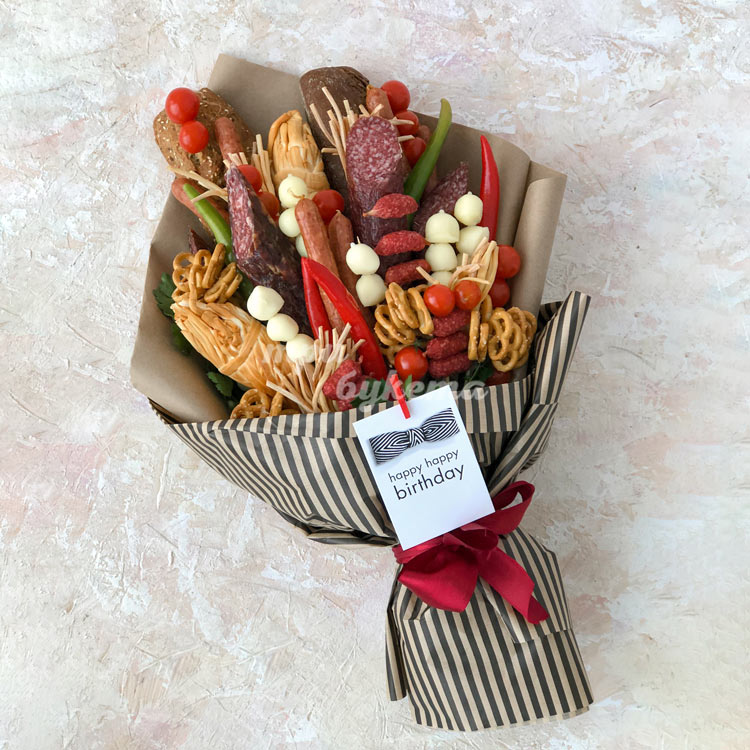 Букет из колбасы и овощей в крафте (доп. фото)