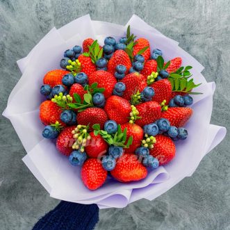 Букет из 23 ягод клубники