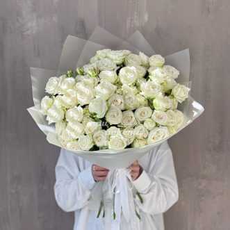 Белый букет кустовых пионовидных роз Белый букет кустовых пионовидных роз